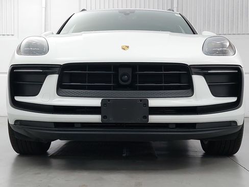 Certified 2023 Porsche Macan AWD/4WD image 10