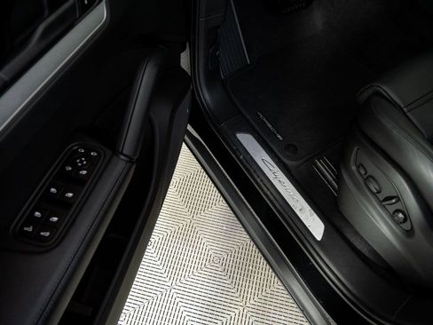 New 2026 Porsche Cayenne Base image 8