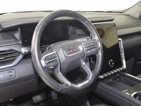 Used 2025 GMC Acadia Elevation image 6