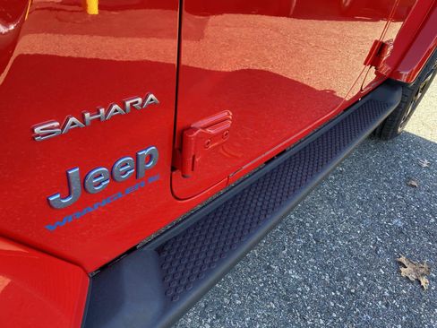 Certified 2024 Jeep Wrangler Sahara w/ Technology Group image 10