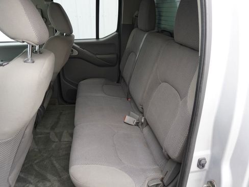 Used 2012 Nissan Frontier SV AWD/4WD image 25