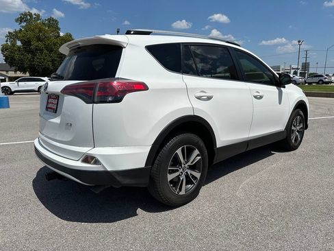 Used 2018 Toyota RAV4 XLE FWD image 4