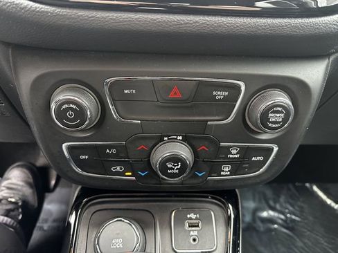 Used 2020 Jeep Compass Limited image 23