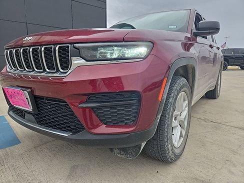Used 2023 Jeep Grand Cherokee Laredo w/ Luxury Tech Group I image 3