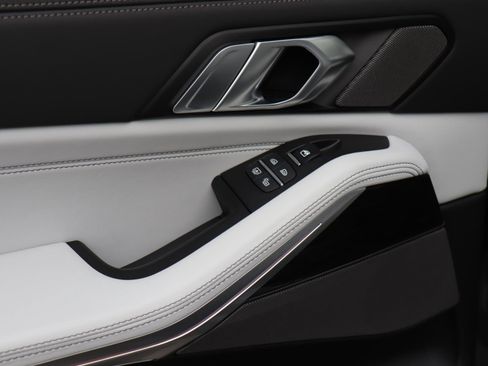 Used 2026 BMW X7 xDrive40i w/ Dynamic Handling Package image 13