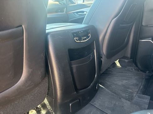 Used 2017 Cadillac Escalade Luxury image 17