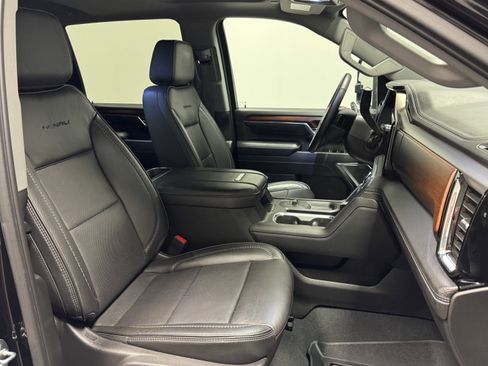 Used 2024 GMC Sierra 3500 Denali w/ Technology Package image 16
