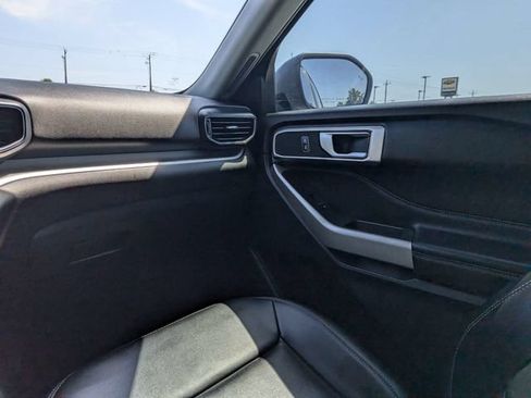 Used 2023 Ford Explorer XLT w/ Equipment Group 202A AWD/4WD image 18