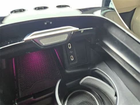 Used 2025 Mercedes-Benz GLC 300 4MATIC image 31