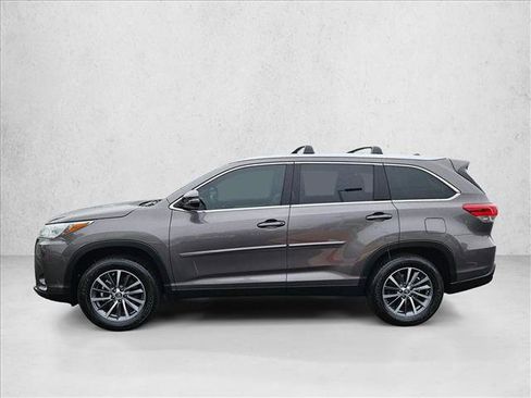 Used 2019 Toyota Highlander XLE image 9