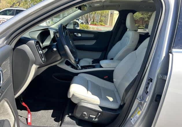 Used 2023 Volvo XC40 B5 Ultimate w/ Climate Package AWD/4WD image 2