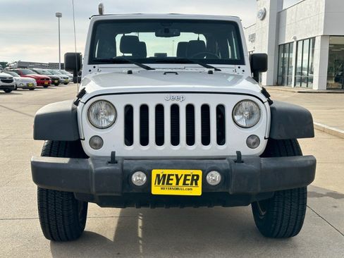 Used 2018 Jeep Wrangler Sport AWD/4WD image 3
