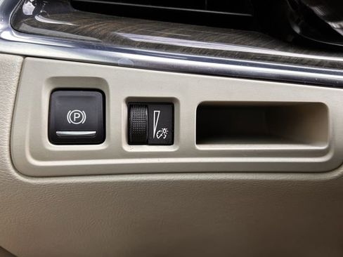 Used 2018 Cadillac XT5 FWD image 26