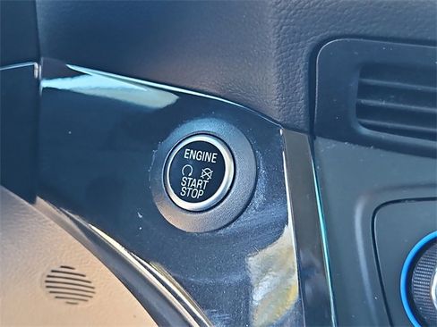 Used 2017 Ford Escape Titanium image 29