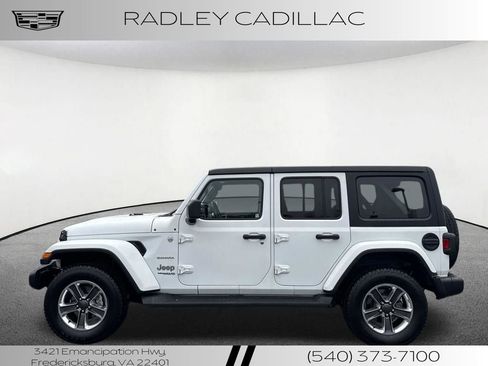 Used 2022 Jeep Wrangler Unlimited Sahara w/ Cold Weather Group AWD/4WD image 18