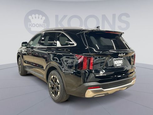 Used 2024 Kia Sorento S image 4