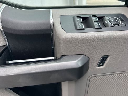 Used 2015 Ford F150 XLT RWD image 12