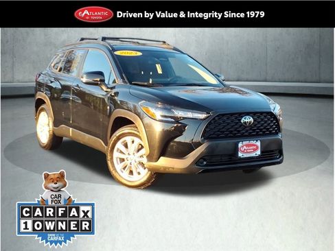 Certified 2023 Toyota Corolla Cross LE image 1