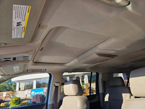 Used 2020 Chevrolet Suburban Premier image 15