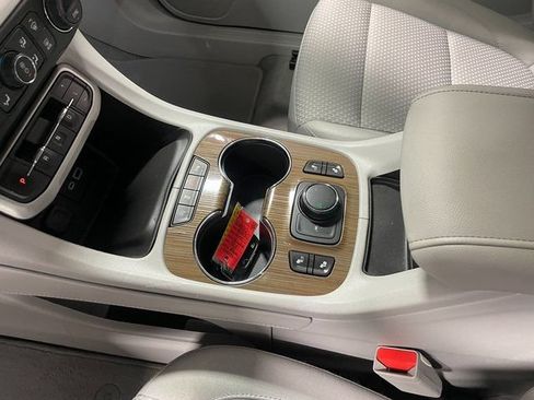 Used 2023 GMC Acadia SLE w/ LPO, Cargo Package AWD/4WD image 17