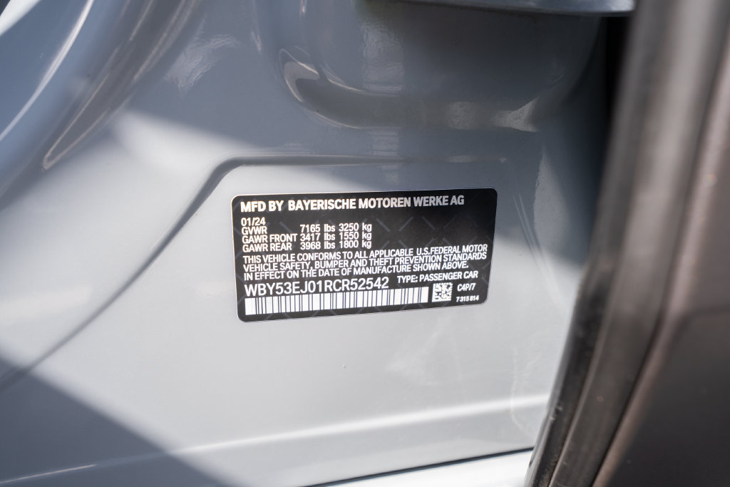 Used 2024 BMW i7 xDrive60 AWD/4WD image 49