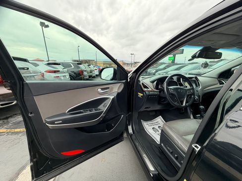 Used 2017 Hyundai Santa Fe Limited image 10