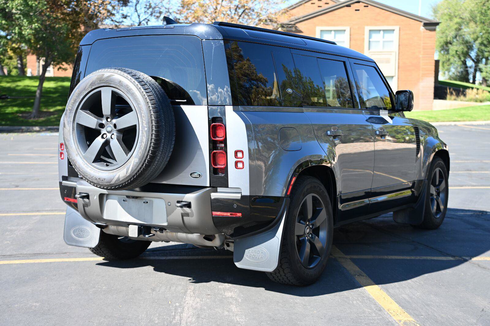 Used 2022 Land Rover Defender 110 X-Dynamic HSE AWD/4WD image 5