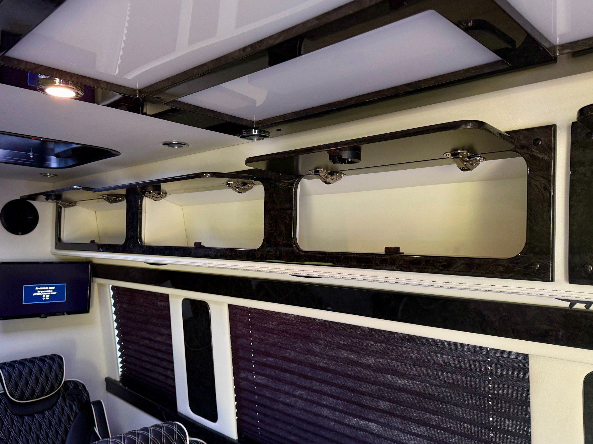Used 2022 Mercedes-Benz Sprinter 2500 w/ Parking Package image 22