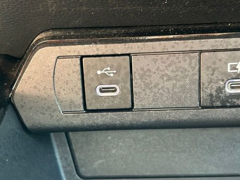 Used 2025 Toyota Prius XLE image 29