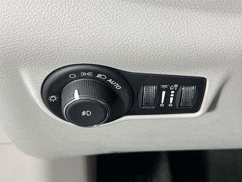 Used 2022 Jeep Compass Limited w/ Elite Group image 10