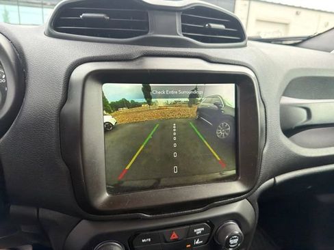 Used 2023 Jeep Renegade Latitude AWD/4WD image 12