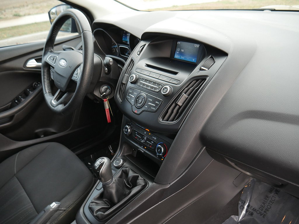 Used 2016 Ford Focus SE w/ SE Cold Weather Package FWD image 50