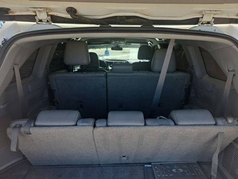 Used 2019 Toyota Highlander Plus FWD image 27
