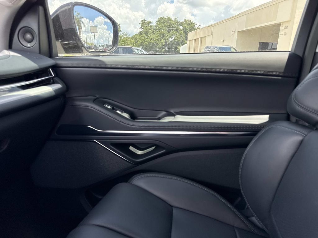 New 2026 Lincoln Navigator Reserve AWD/4WD image 23