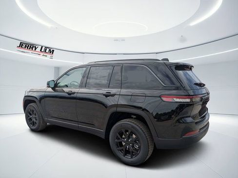 New 2026 Jeep Grand Cherokee Altitude AWD/4WD image 5
