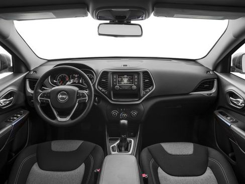 Used 2016 Jeep Cherokee Sport FWD image 5