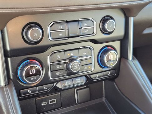 Used 2021 Chevrolet Tahoe Z71 w/ Z71 Off-Road Package image 15