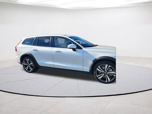 Certified 2025 Volvo V60 B5 Cross Country Plus image 1