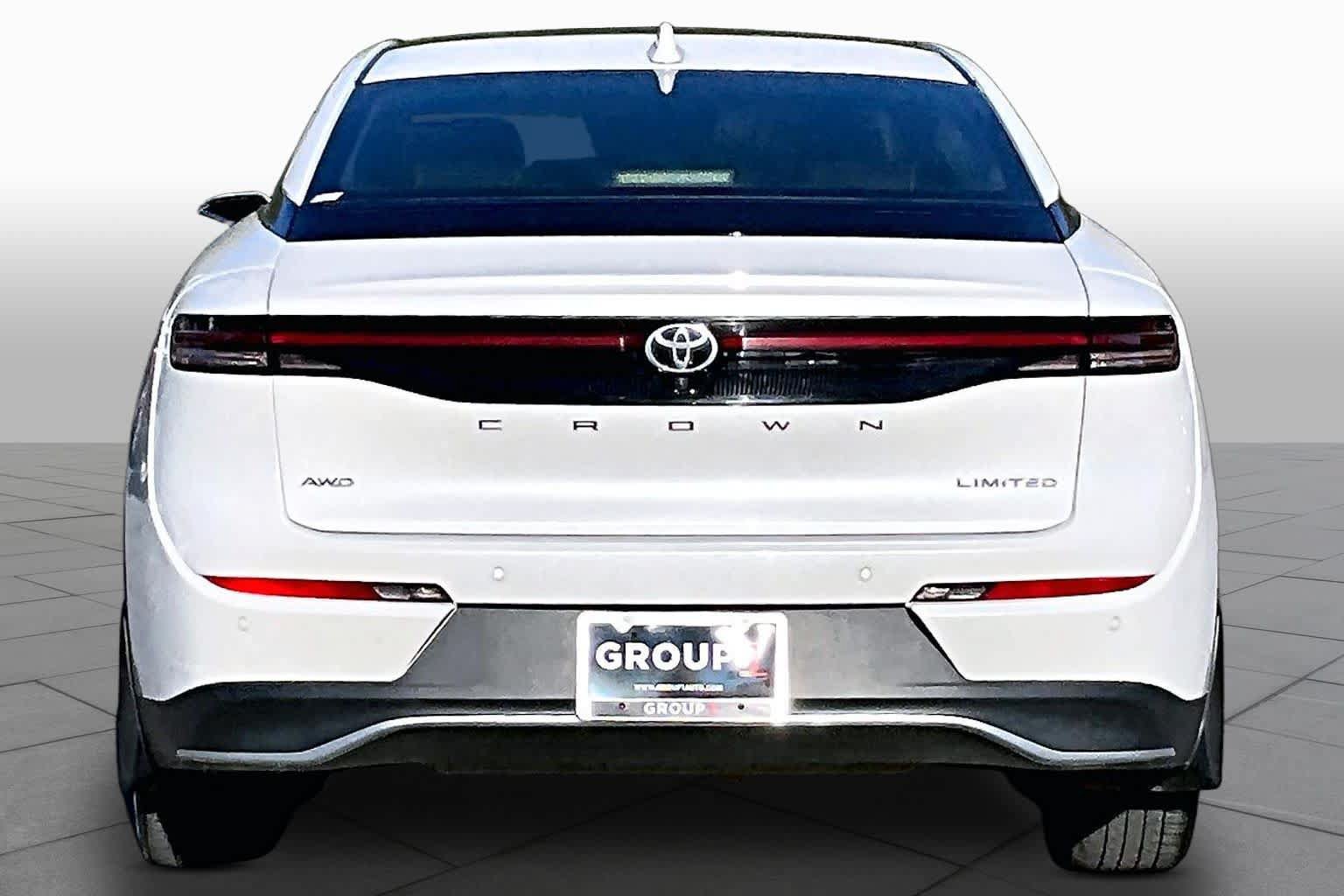 Used 2023 Toyota Crown AWD/4WD image 5
