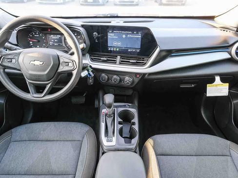 Used 2024 Chevrolet Trax LS w/ LS Convenience Package FWD image 13