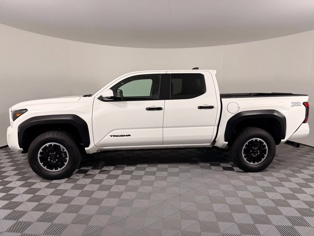 Certified 2025 Toyota Tacoma TRD Off-Road AWD/4WD image 12