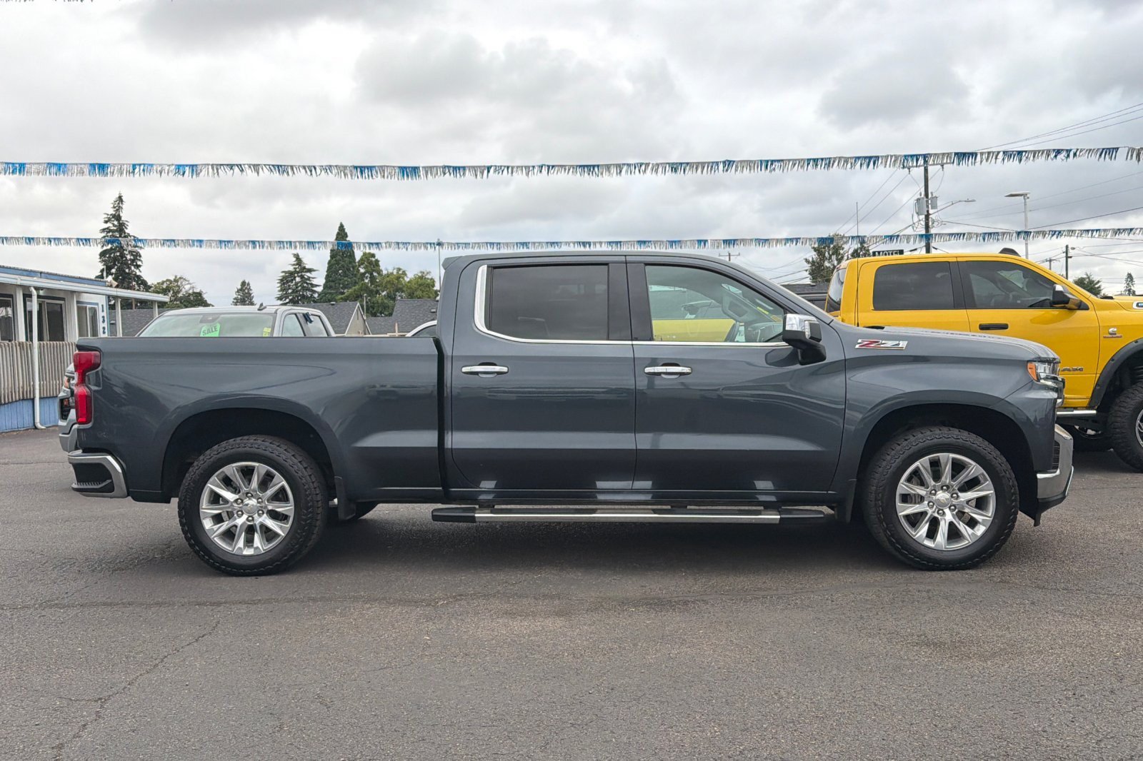 Used 2022 Chevrolet Silverado 1500 LTZ w/ LTZ Premium Package AWD/4WD image 3