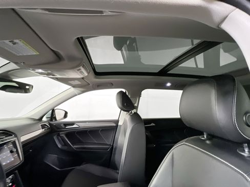 Used 2022 Volkswagen Tiguan SE image 21