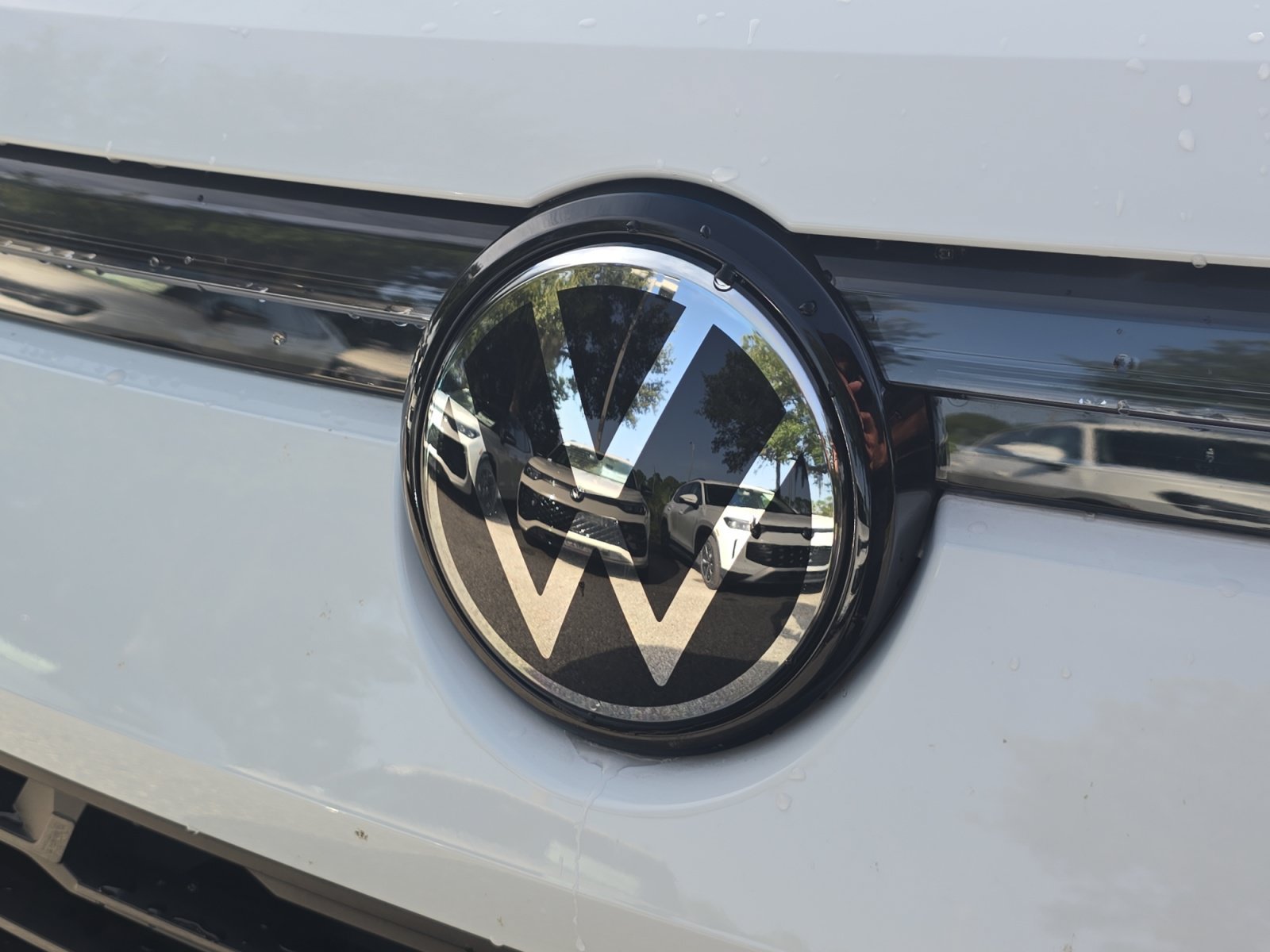 Used 2025 Volkswagen Tiguan SE FWD image 11