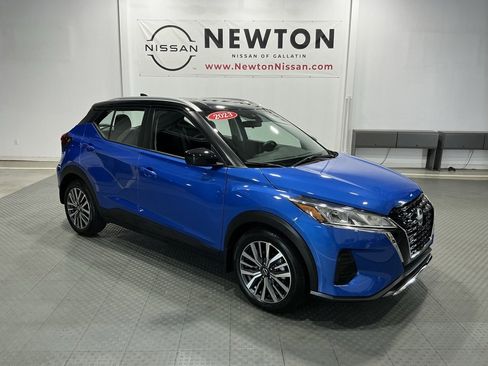 Used 2023 Nissan Kicks SV image 1