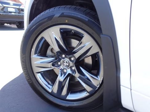 Used 2017 Toyota Highlander Limited Platinum AWD/4WD image 13