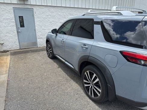 Used 2024 Nissan Pathfinder Platinum AWD/4WD image 8