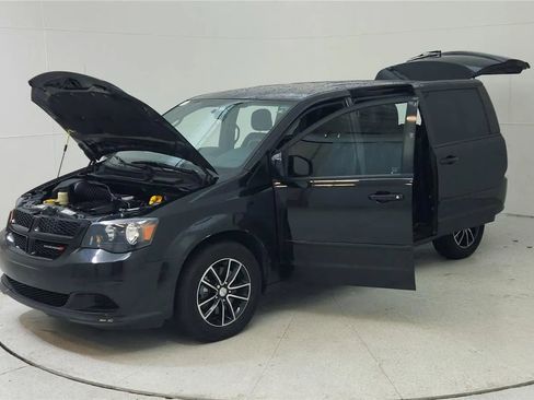 Used 2015 Dodge Grand Caravan SE image 11