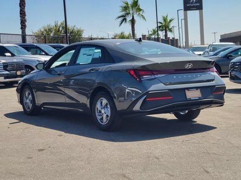 New 2026 Hyundai Elantra SE FWD image 2