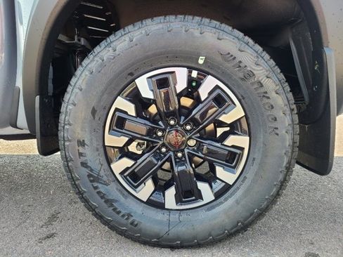 Certified 2024 Nissan Frontier Pro-X RWD image 10